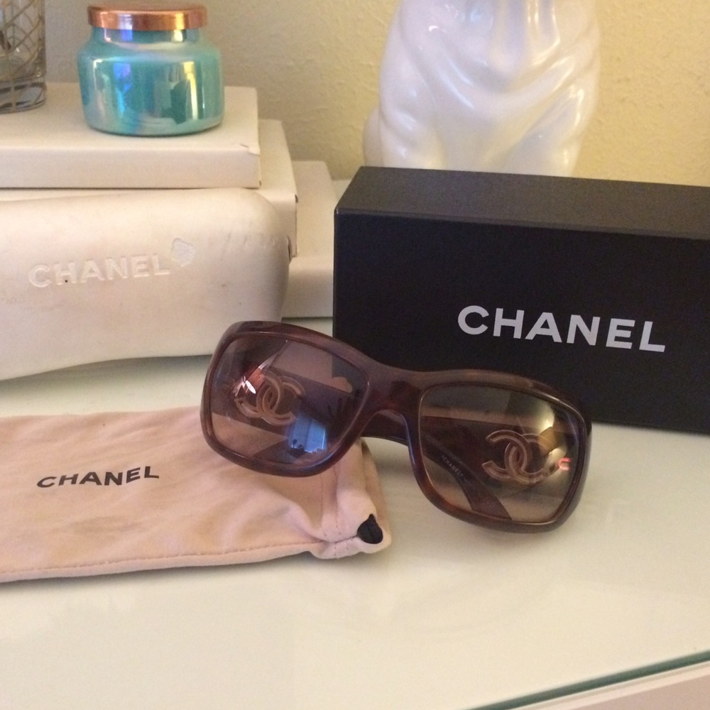 CHANEL tortoise shell sunglasses